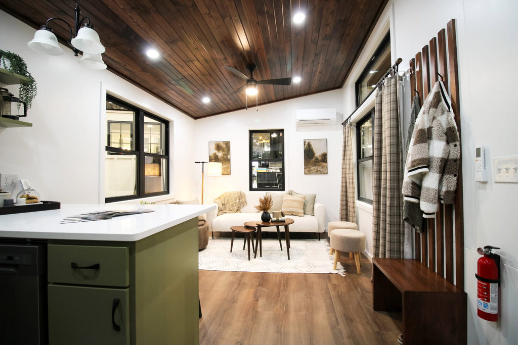The Dreamer Cabin (3 bed 2 bath) Over 1200 Sq Feet