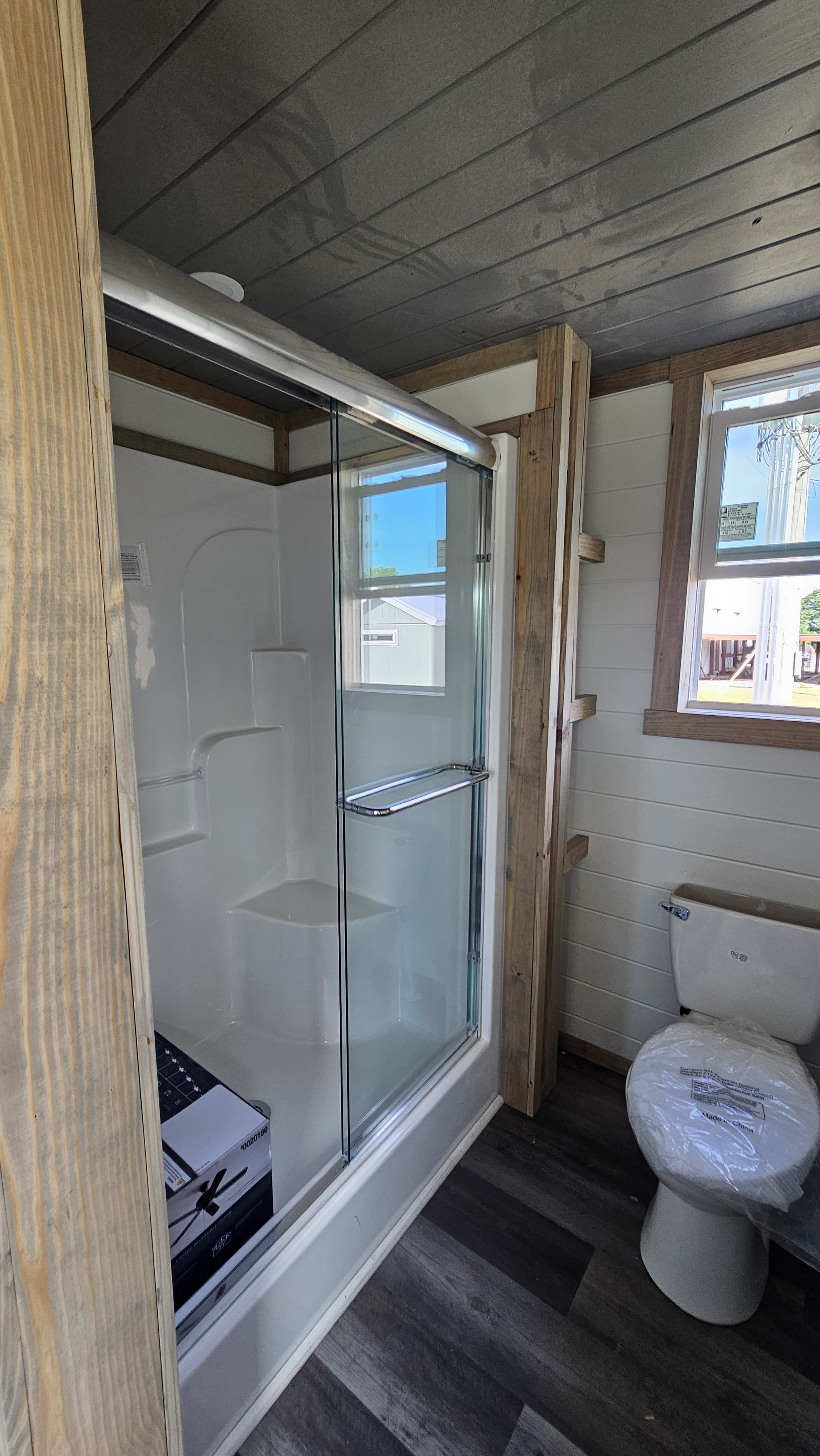 The Drift Evergreen – Modern Park Model with Loft & Bunk Room (1 IN STOCK!)