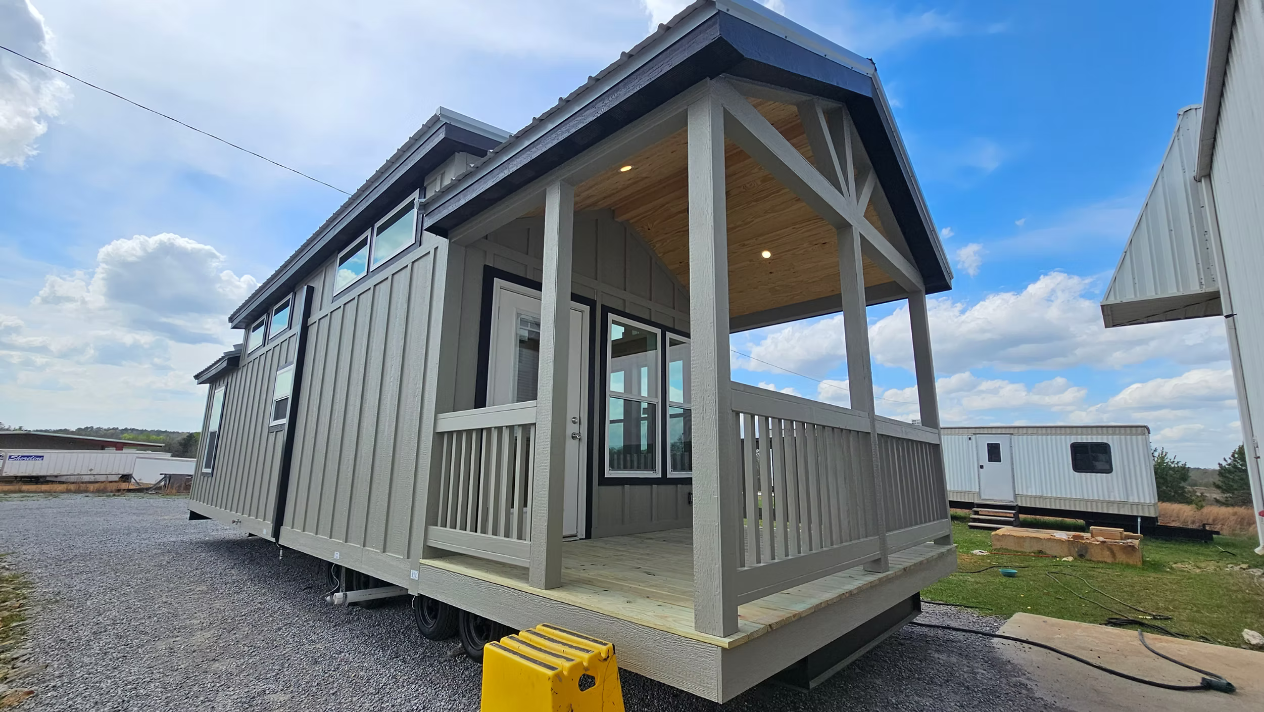 The Drift Haven – Modern Park Model with Loft & Bunk Room