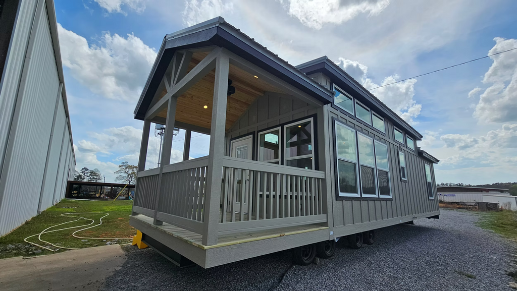 The Drift Haven – Modern Park Model with Loft & Bunk Room