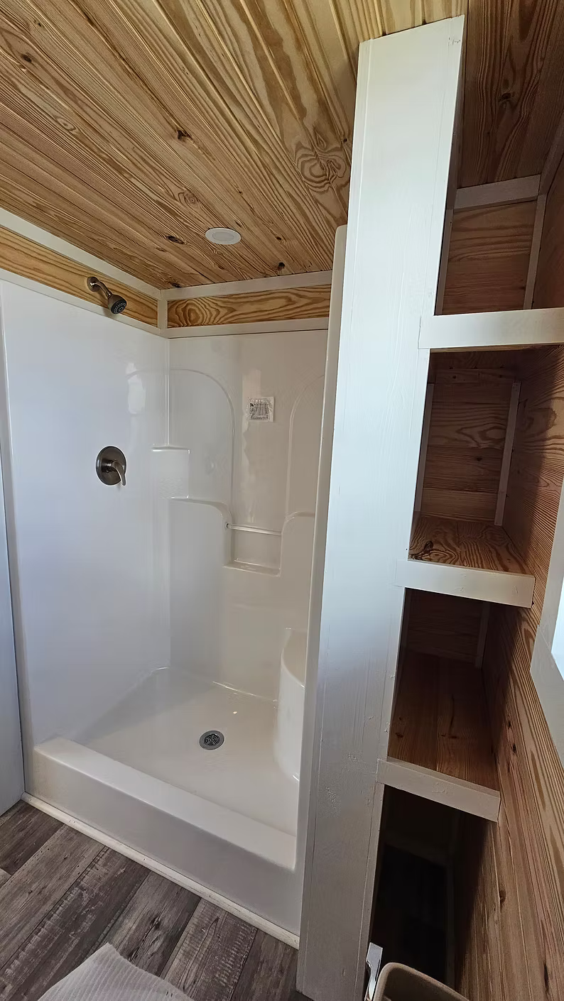 The Drift Haven – Modern Park Model with Loft & Bunk Room
