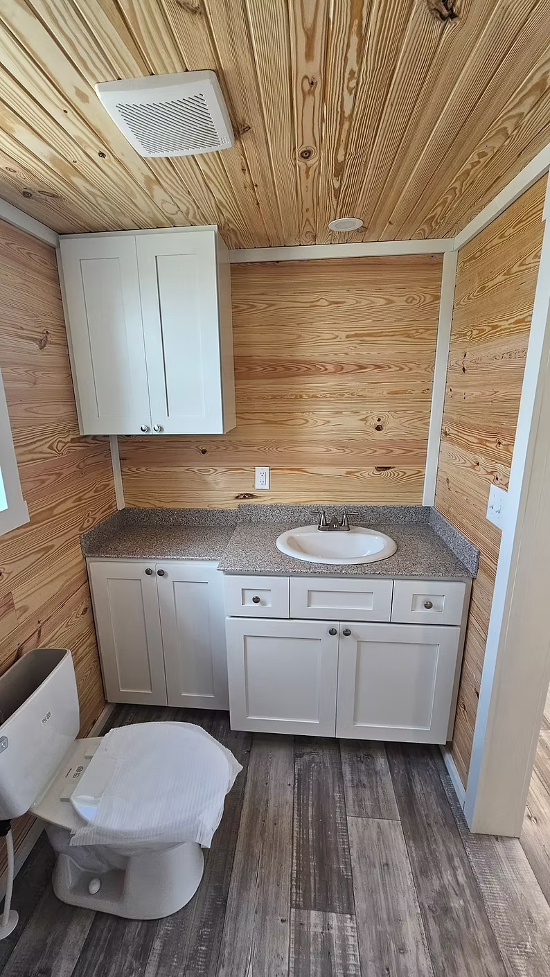 The Drift Haven – Modern Park Model with Loft & Bunk Room