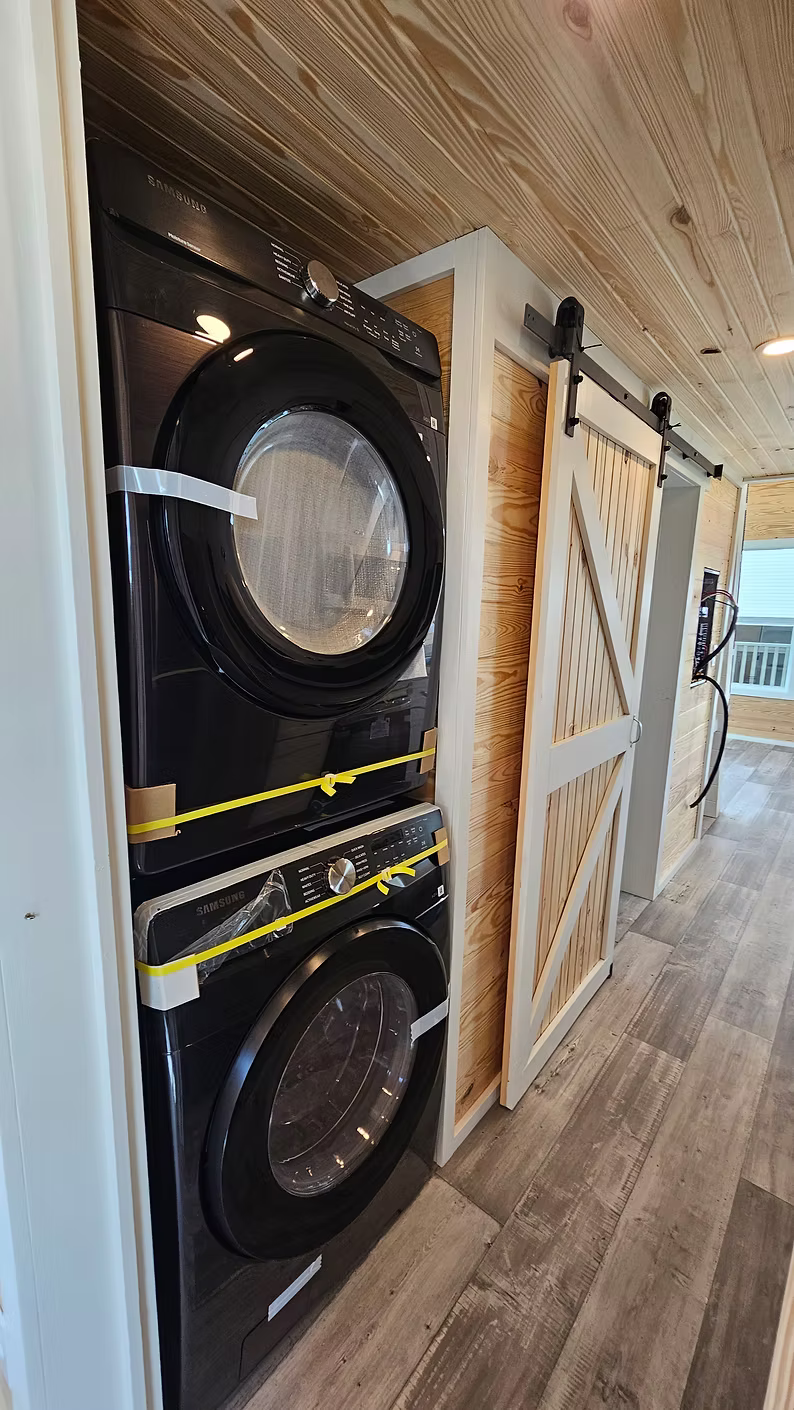 The Drift Haven – Modern Park Model with Loft & Bunk Room
