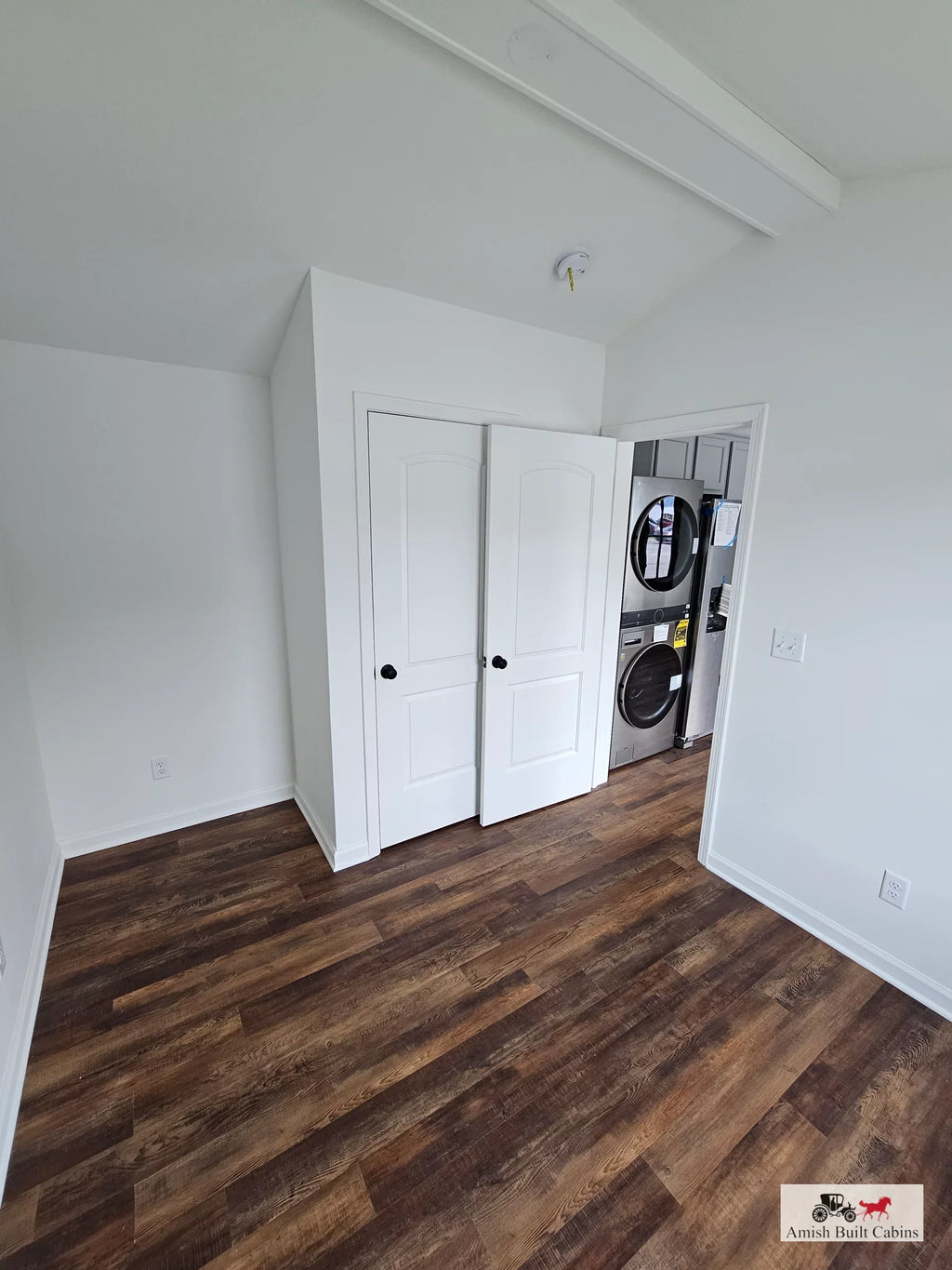 The Snow White Cottage (1 bed 1 bath or 2 bed 1 bath options)
