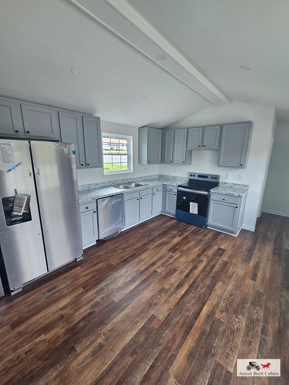 The Snow White Cottage (1 bed 1 bath or 2 bed 1 bath options)