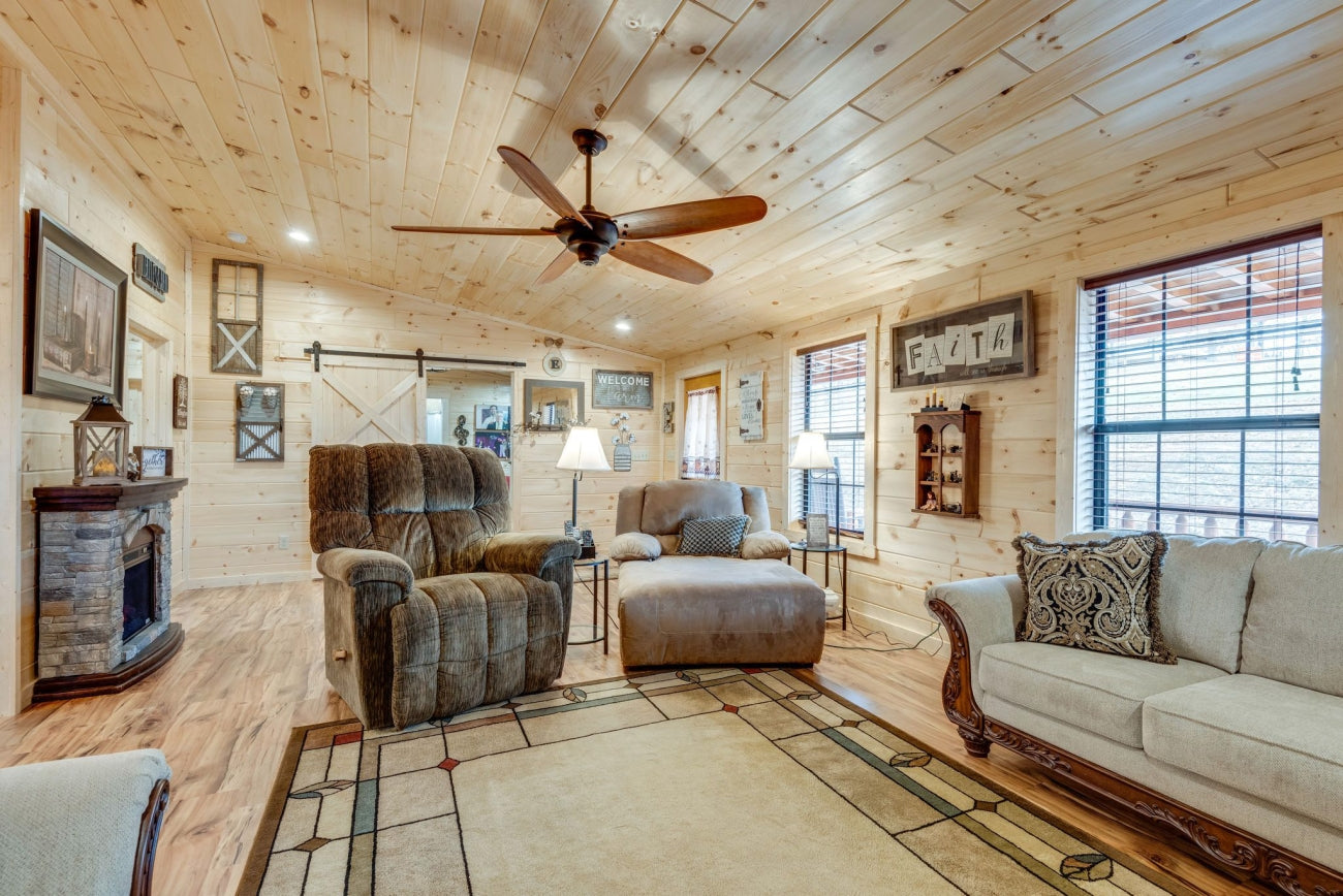 The Country Rancher Cabin ( 1,2 and 3 bedroom options )