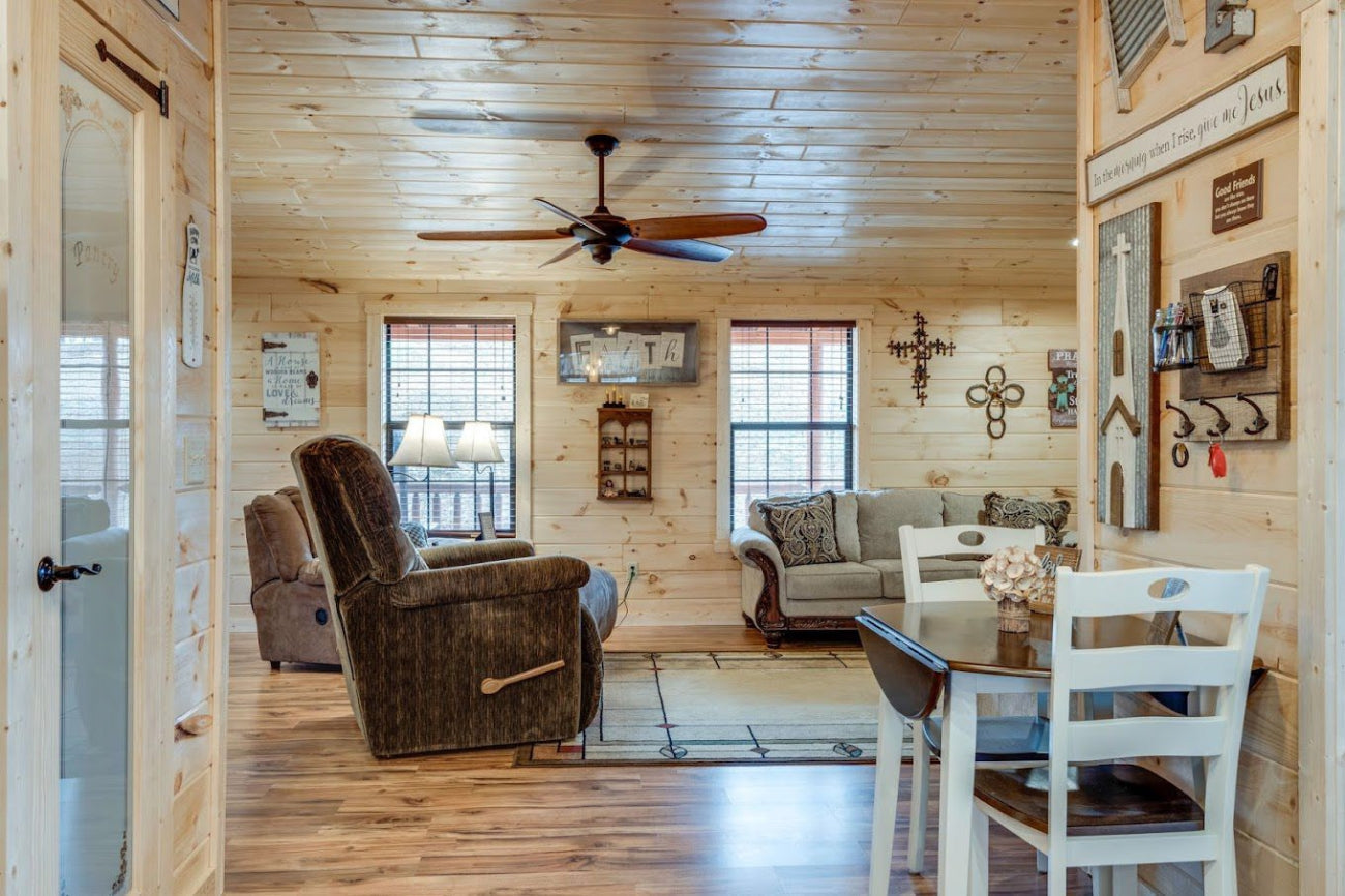 The Country Rancher Cabin ( 1,2 and 3 bedroom options )